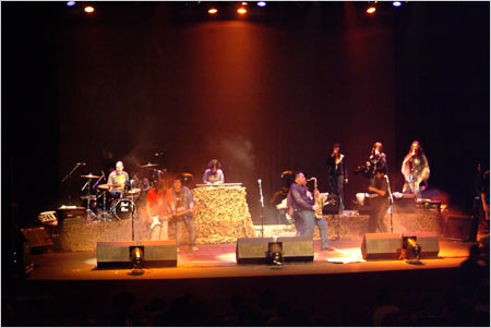 Barricada acústico en el Teatro Gayarre