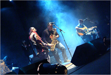 Barricada acústico en el Teatro Gayarre