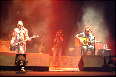 Barricada acústico en el Teatro Gayarre