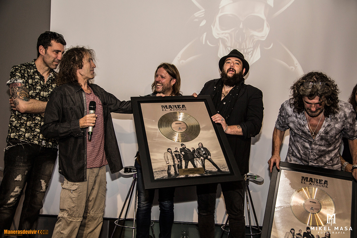 Robe entrega el Disco de Oro a Marea